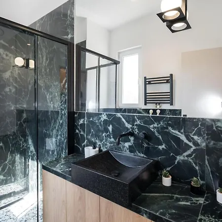 Echo | Piata Victoriei | Sanador